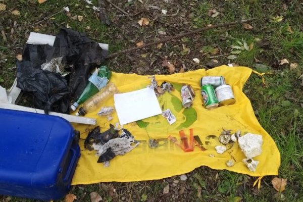 PLASTIC PIRATES (24)