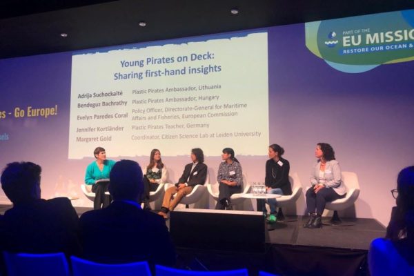 PLASTIC PIRATES (26)