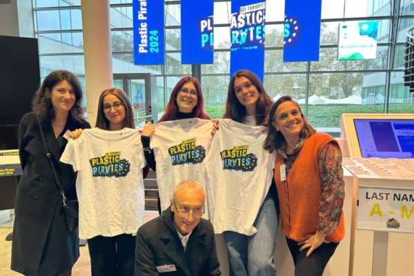 PLASTIC PIRATES (27)