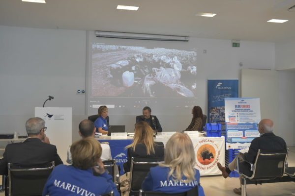 1. BLUEFISHERS Conferenza Stampa Marina Di Carrara 1. BLUEFISHERS Conferenza Stampa Marina Di Carrara